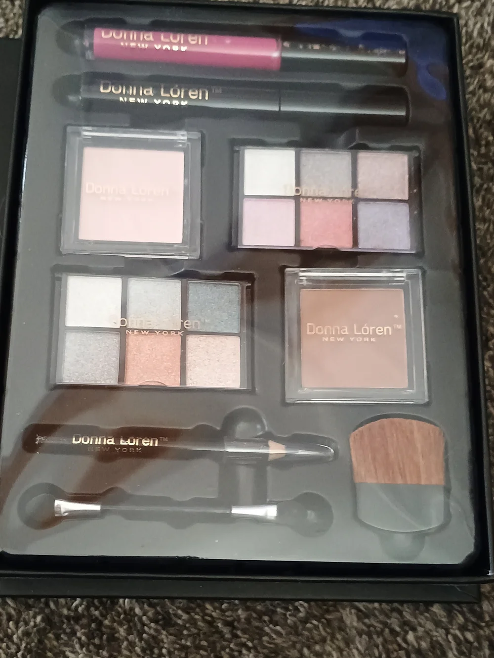 Donna Loren Simply Beautiful Professional Makeup Palette - Nude Pink Shades